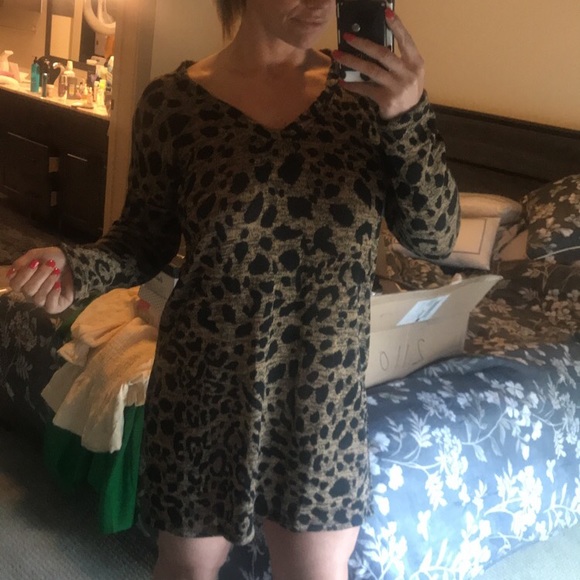 Leopard print Dress - Picture 2 of 3